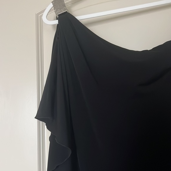 Gorgeous off the shoulder little black dress from White House Black Market - Picture 4 of 5